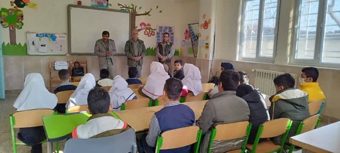 برگزاری کارگاه آموزشی و طرح یک ساعت با محیط بان در مدرسه استثنایی مرحوم امیدوار شهرستان بندرگز