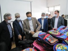 اهدای ۵۰۰ بسته لوازم التحریر توسط نیکوکار آزادشهری به دانش آموزان نیازمند