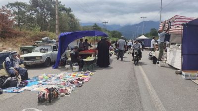 چشم‌انتظار مکانی دائمی و امن/ از افتتاح بازارچه دائمی تا انتقال به جاده جنگلی