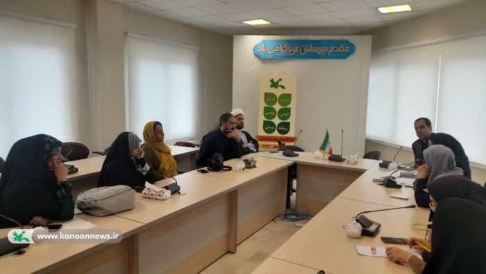 نشست با حلقه‌های مردمی در مجتمع فرهنگی هنری گرگان