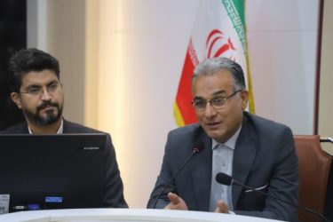 مدارس را به محور تحول جامعه تبدیل می‌کنیم