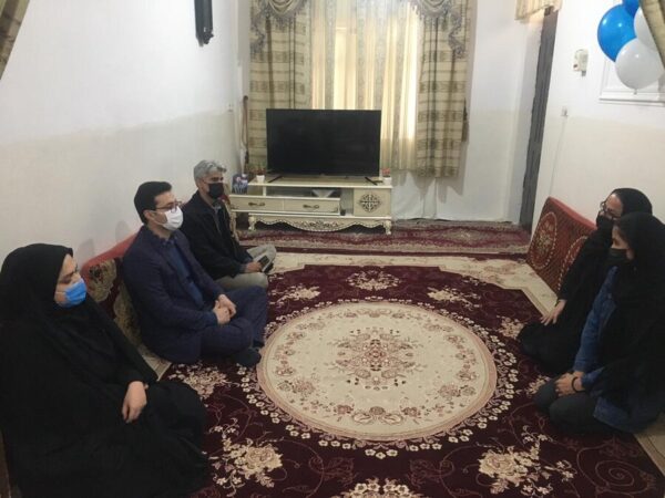 دیدار رئیس بهزیستی شهرستان بندرگز با قهرمان دوومیدانی کشور