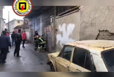 تلاش آتش نشانان دو ایستگاه عملیاتی در اطفاء حریق منزل متروکه