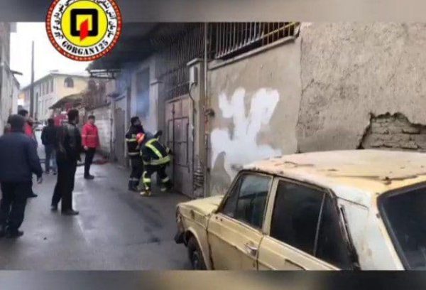 تلاش آتش نشانان دو ایستگاه عملیاتی در اطفاء حریق منزل متروکه