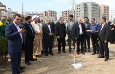 آیین کاشت ۲۵۰۰ نهال و آغاز احداث دو پارک محله ای در شهرک زیتون گرگان برگزار شد
