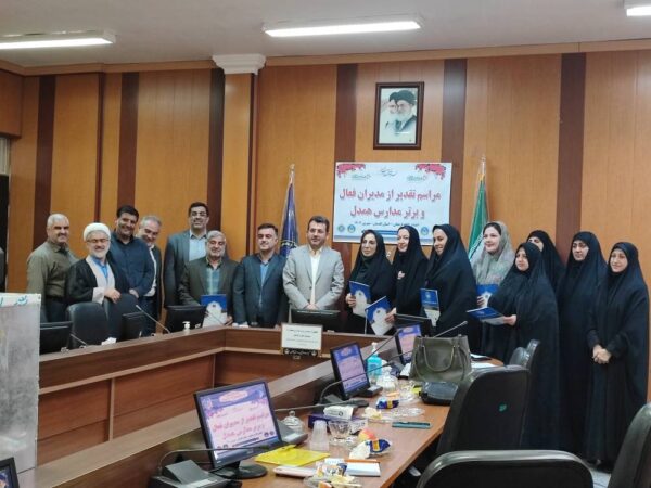 تجلیل از مدیران برتر وفعال طرح مدارس فعال در هفته دولت