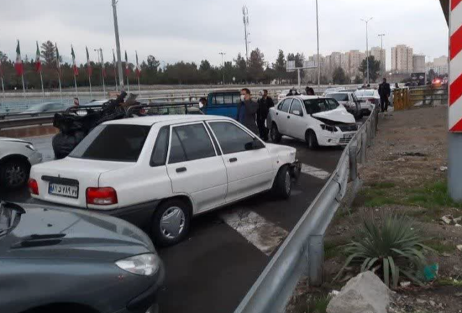 تصادف زنجیره ای ۸ خودرو در کردکوی ۴ نفر را مصدوم کرد
