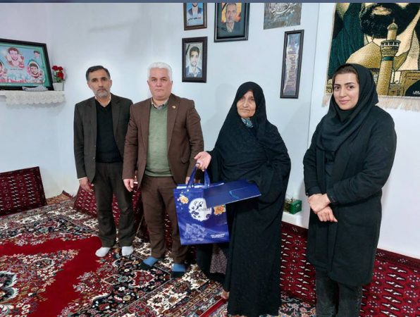 دیدار مدیر کل هواشناسی گلستان با مادر سه شهید گرانقدر