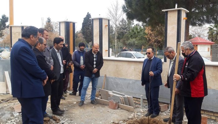 غرس ۶ اصله نهال به مناسبت یاد همکاران فوت شده گاز گلستان در اداره گاز انبار آلوم