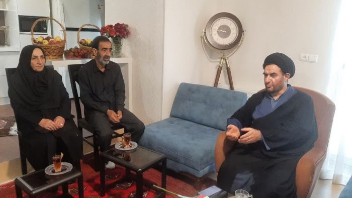 دیدار مدیران و اعضای شورای پایگاه بسیج شرکت گاز گلستان با خانواده محترم شهید والامقام رحمت‌الله گرزین (شهید منتسب به گاز گلستان)