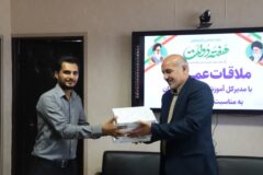 اهدای ۱۵ تبلت به سازمان دانش آموزی استان گلستان