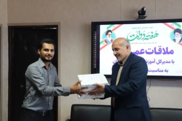 اهدای ۱۵ تبلت به سازمان دانش آموزی استان گلستان