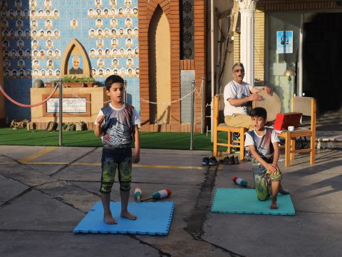 اجرای نرمش صبحگاهی با ضرب آهنگ زورخانه ای و مرشدی دانش آموزان در طرح شهید طوقانی