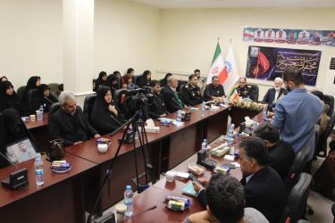همزمان با جنگ رمضان و در پاسداشت ایثار و شهادت؛ محفل ادبی «نبردِ نور» در گرگان برگزار شد