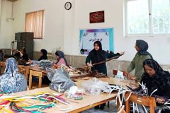 کارگاه آموزش حصیربافی و ارغوان‌بافی در کتابخانه عمومی نوکنده بندرگز برگزار شد