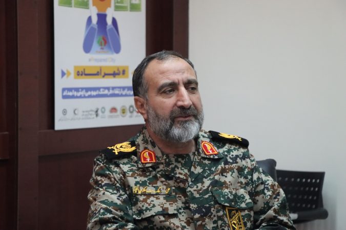 آتش نشان ها در جهت ایمنی جامعه از جان خود مایه می گذارند/دشمن به دنبال گرفتن اراده از ملت ماست