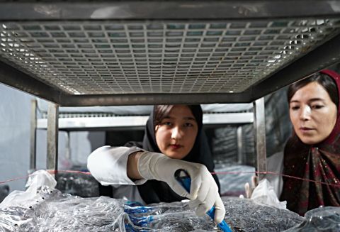 پیشرفت مهارت‌آموزی و ایجاد اشتغال در هنرستان شبانه روزی و عشایری حضرت آسیه (س) شهرستان مراوه تپه