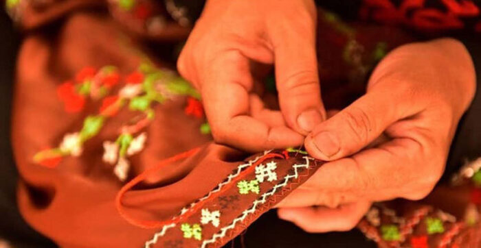 صدور و تمدید بیش از 240 مجوز صنایع دستی برای هنرمندان شهرستان آزادشهر در 9 ماه نخست سال جاری