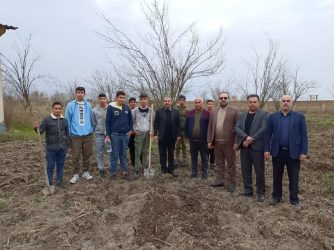کاشت نهال توسط مدیرکل و کارکنان نوسازی مدارس استان گلستان