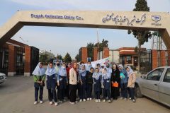 بازدید دختران دانش‌آموز دبستان رجبی استرآبادی از کارخانه شیر پگاه