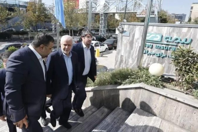 بازدید سرزده مهندس اوحدی از بیمه دی/ بررسی میدانی نحوه بازپرداخت هزینه درمان جامعه ایثارگری در ۴۸ ساعت