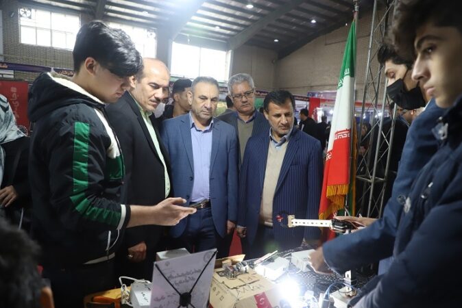 بازدید مدیرکل آموزش و پرورش گلستان از نمایشگاه هفته پژوهش استان