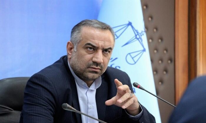 شناسایی یک کارمند و کارشناس متخلف با گزارش مردم