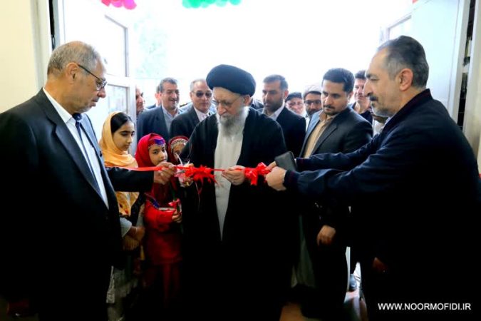 دانش آموزان ،دانشگاهیان و حوزه های علمیه به دنبال نردبان ترقی در زمینه علم و دانش باشند