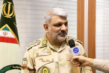 اهداء ۵ هزار بسته معیشتی و ۵۰۰ سری جهیزیه به زوجین و سربازان معسر مرزنشین