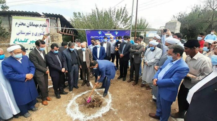 کلنگ احداث ۳۰۳ واحد‌ مسکونی ویژه محرومین با اعتبار بیش از ۵۴ میلیارد تومان در شهرستان محروم و کمتر برخوردار مراوه تپه به زمین زده شد