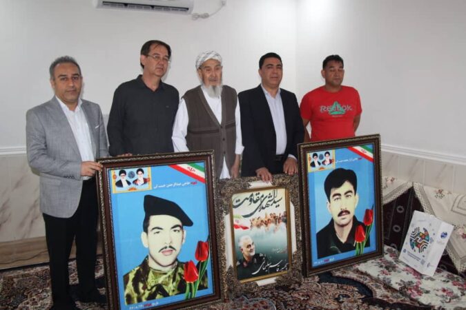 دیدار مدیر مخابرات منطقه گلستان با خانواده شهید در شهرستان آق قلا