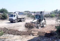 اجرای عملیات خاکبرداری پروژه ۸ واحدی مسکن جوانان در روستای معصوم آباد