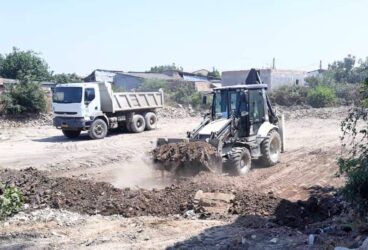 اجرای عملیات خاکبرداری پروژه ۸ واحدی مسکن جوانان در روستای معصوم آباد
