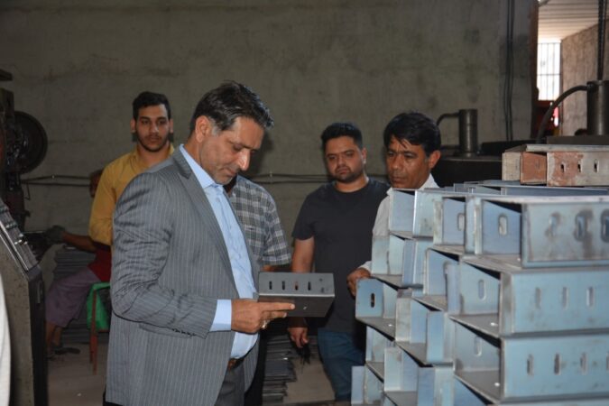 مدیرکل آموزش فنی و حرفه ای استان گلستان : رمز موفقیت کارآفرینی، مهارت آموزی است