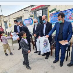اهداء لوازم التحریر توسط مخابرات به دانش آموزان روستای فرق سر مراوه تپه