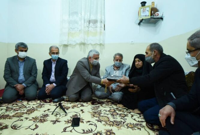 دیدار استاندار گلستان با خانواده شهیده مدافع سلامت در علی آبادکتول