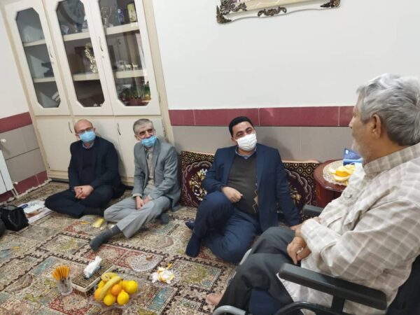 دیدار مدیرمخابرات منطقه گلستان با خانواده شهیدمدافع حرم و جانباز دفاع مقدس
