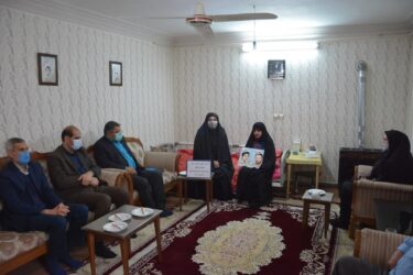 مدیرکل آموزش فنی وحرفه ای استان گلستان با همسر و مادر شهیدان گرانقدر صفرخانی موذنی دیدار کرد