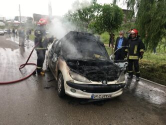 امدادرسانی آتش‌نشانی شهرداری گرگان در حادثه حریق خودرو