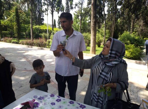 اجرای روز ملی گل طرح “گُل برای گُل”  درپارکشهر گرگان