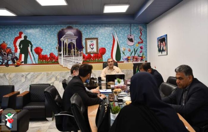شناسایی و حل مشکلات جامعه ایثارگری مهمترین تکلیف بنیاد است