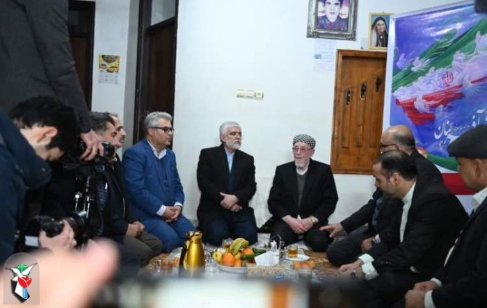 حضور استاندار گلستان در بیت شهید اهل سنت سیمین‌شهر