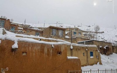 دلگرم شدن اهالی سه روستای شهرستان مراوه تپه در روز برفی