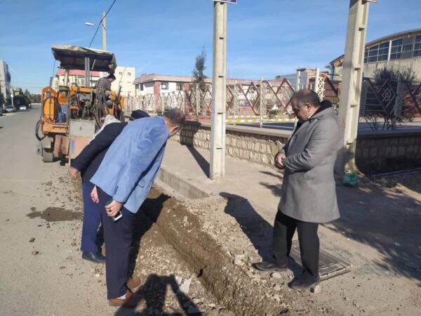 بازدیدفرماندار شهرستان گنبد از عملیات توسعه فیبر توسط مخابرات