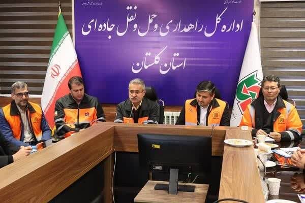 نظافت و رنگ آمیزی پایه های تابلو و علائم و منظرآرایی راههای گلستان را در نوروز متفاوت می کند