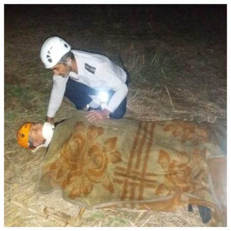 امدادرسانی آتش نشانان گرگان در حادثه سقوط در چاه روستا نوده ملک