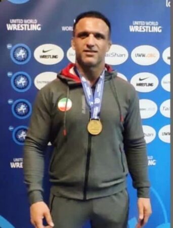 مدال طلای رقابت های کشتی آزاد پیشکسوتان جهان بر گردن کشتی‌گیر گلستانی