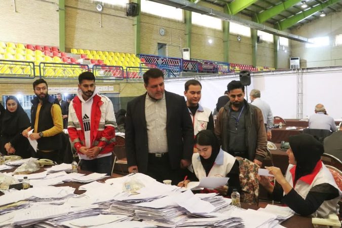 همکاری اعضای هلال احمر با مرکز سامد در سفر رئیس جمهور به گلستان