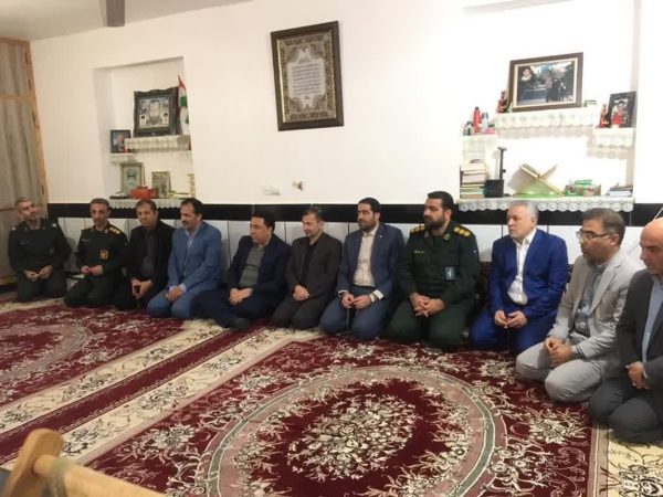 دیدار مدیر مخابرات منطقه گلستان با خانواده شهید بابا خوری