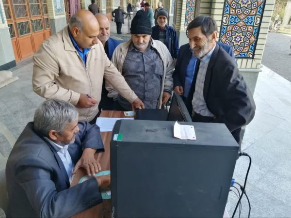 توزیع سیم کارت رایگان همراه اول در نماز جمعه شهرستان علی آباد کتول